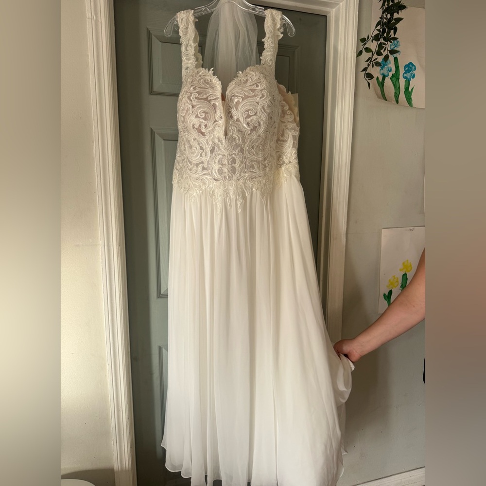 Elegant White Lace Wedding Dress